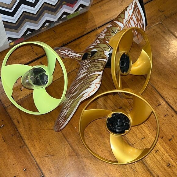 LEGO Green & Gold Propeller Replacement Parts & Bird - Picture 1 of 8